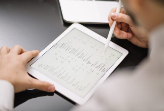 employee-with-tablet-pencil