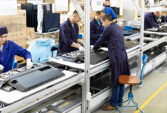 workshop-assembring-televisions